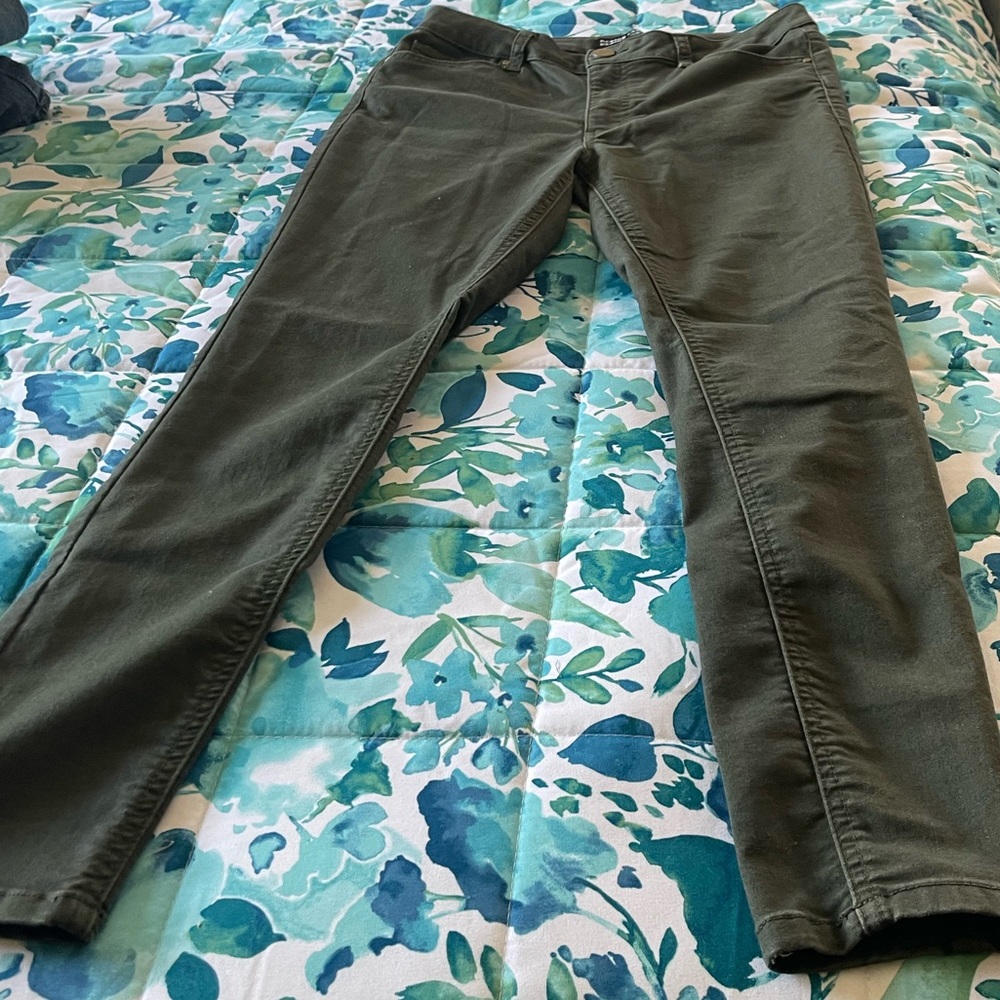 Design lab skinny stretch dark green jeans, used great condition! Size 29